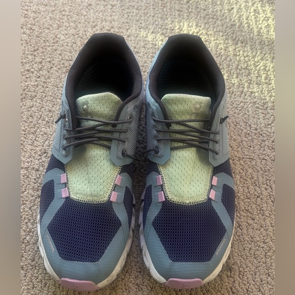 On Cloud Sneakers - Picture 5 of 6